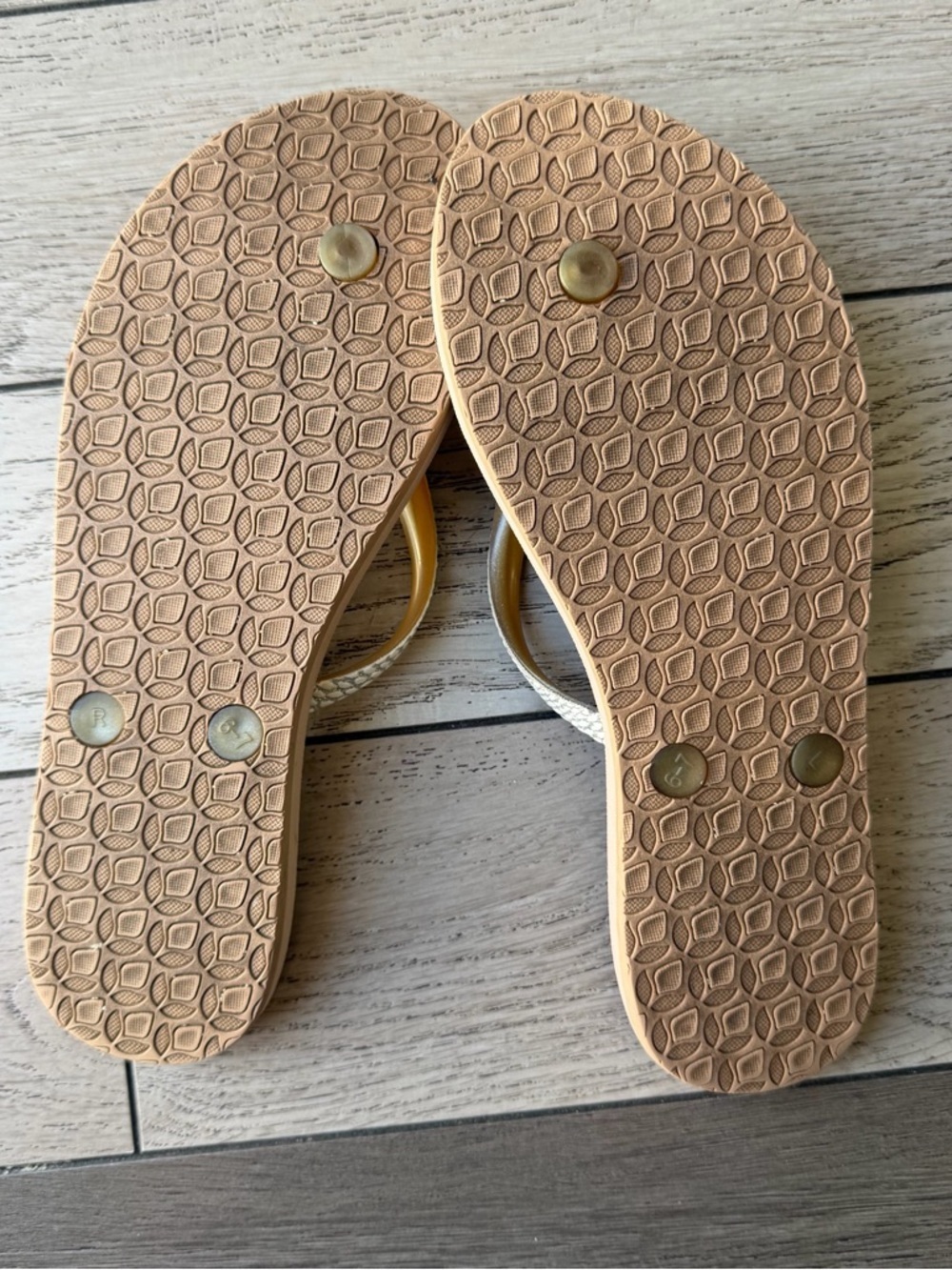 Reef Women's Nude Sandals with Gold and Silver Straps size 6-7 - Picture 3 of 3